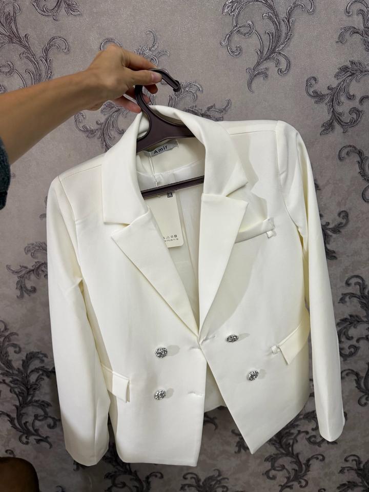 Белый пиджак