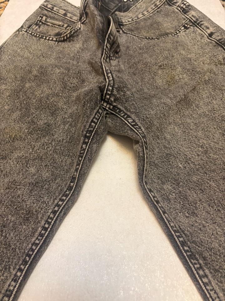 Новые серые джинсы