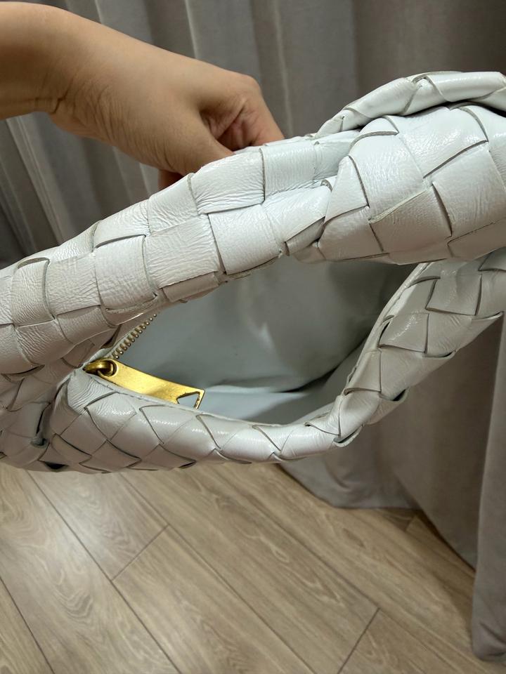 Белая сумка Bottega Veneta