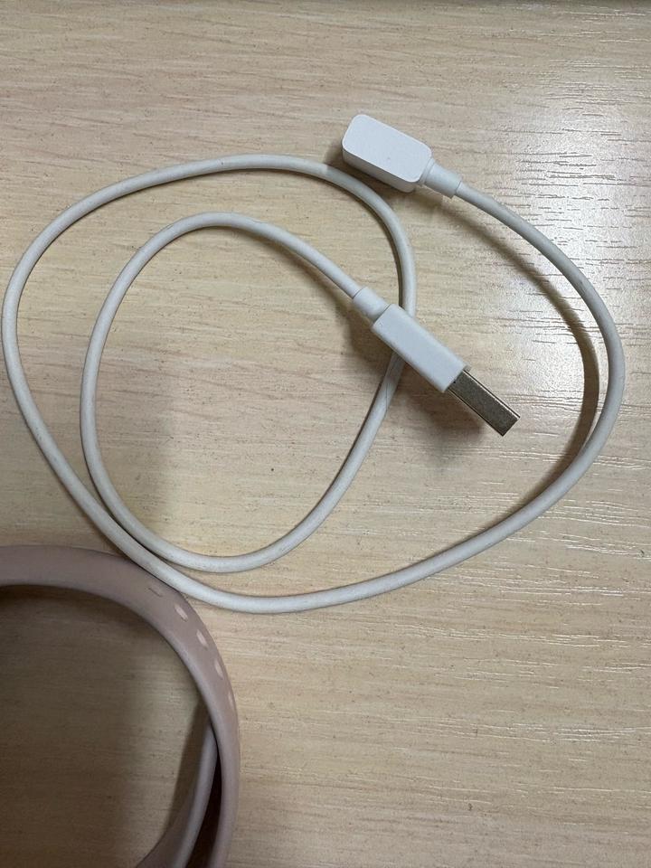 Продам новые наушники 🎧 + фитнес браслет бренд Xiaomi