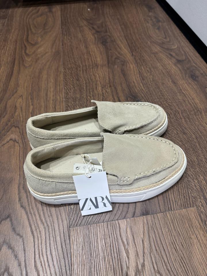 Бежевые замшевые лоферы