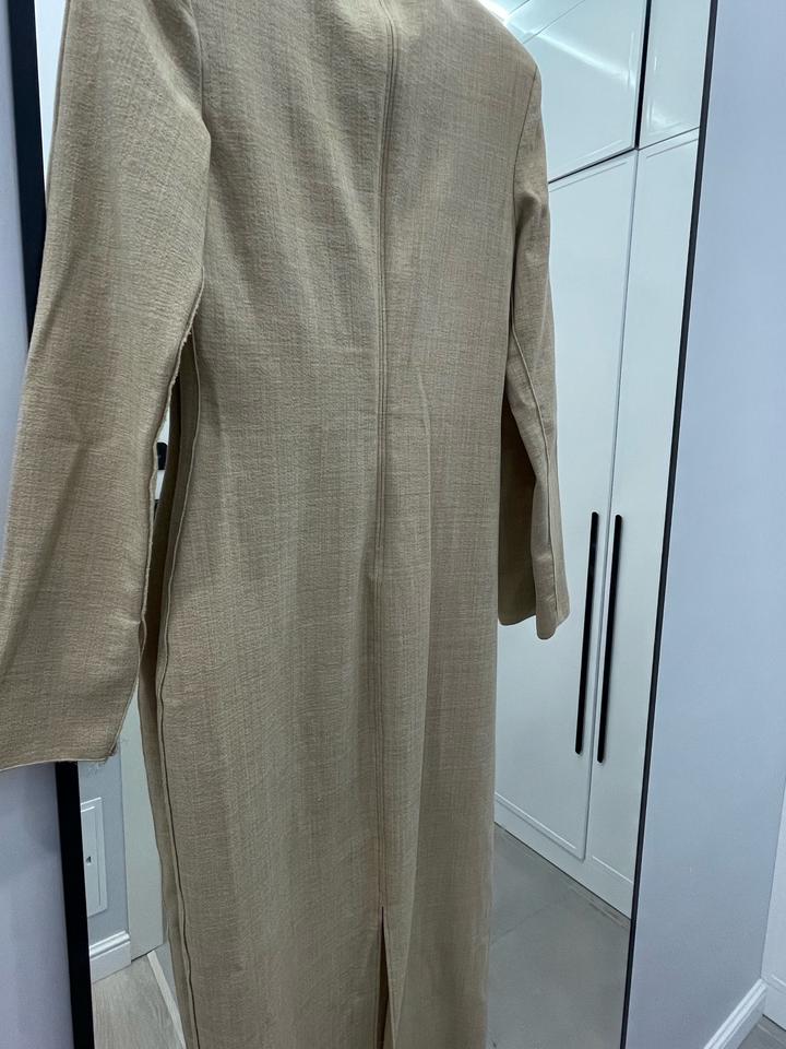 Платье Зара строгого силуэта