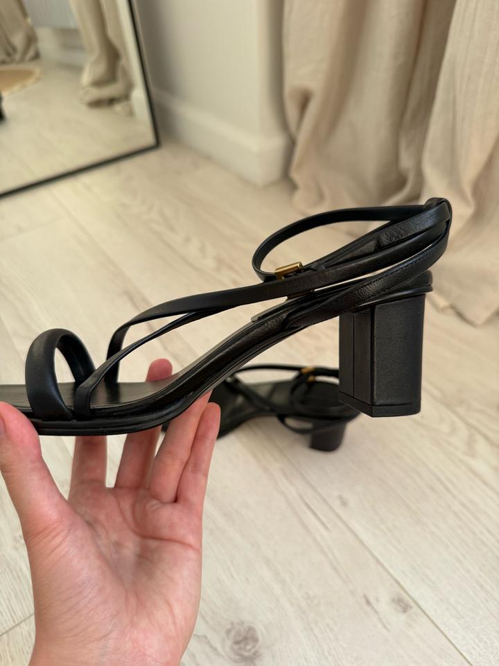 Кожаные босоножки Massimo Dutti
