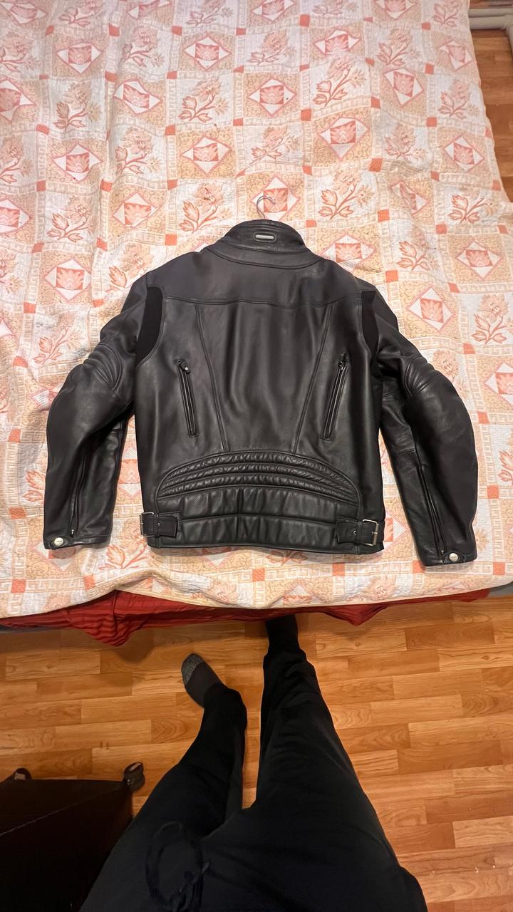 Кожанная мотоциклетная куртка 56 размера