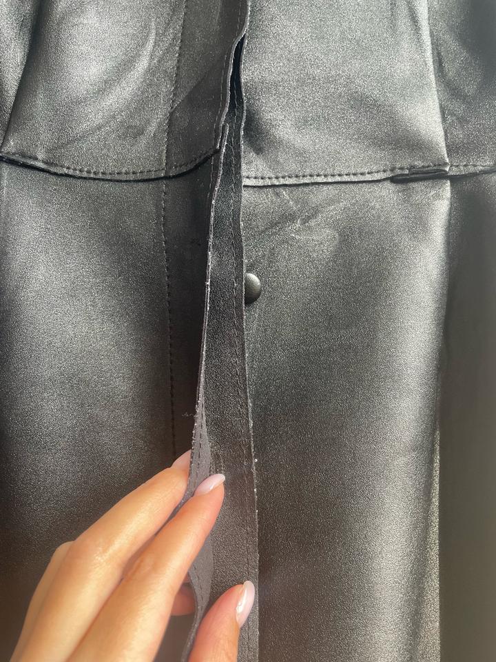 Черное мини платье под кожу