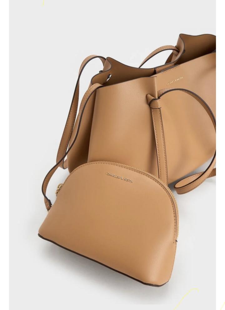 Сумка Charles & Keith