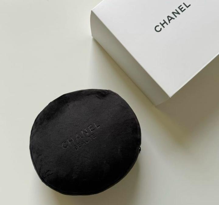 Дорожная подушка и маска для сна Chanel Beauty