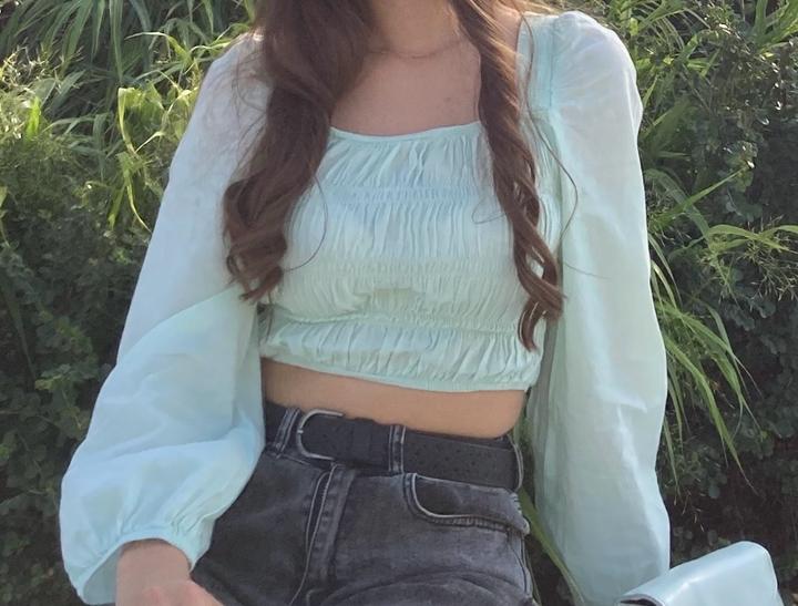 Топик фисташкового цвета