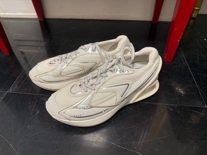 кроссовки Фенди 38,5