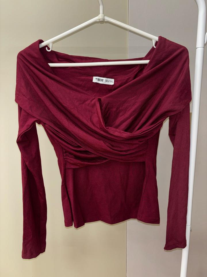 Лонгслив со спущенными плечами