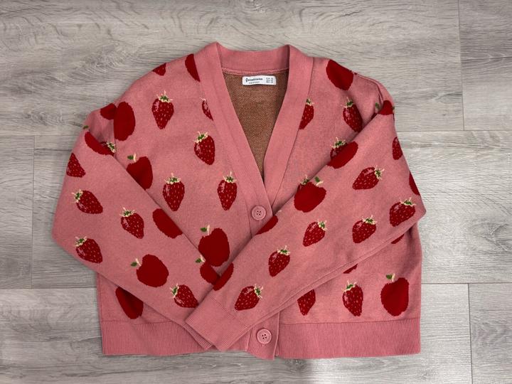 Джемпер с клубникой