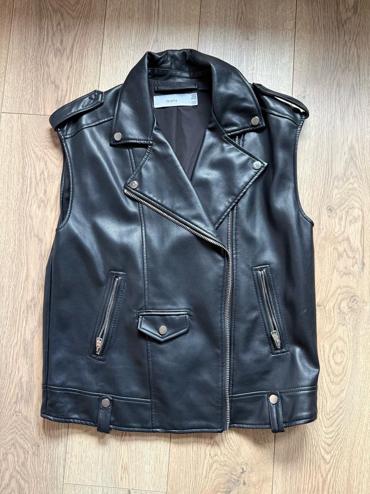 Черный жилет от Bershka
