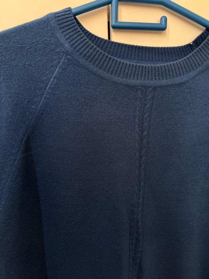 Синяя кофта