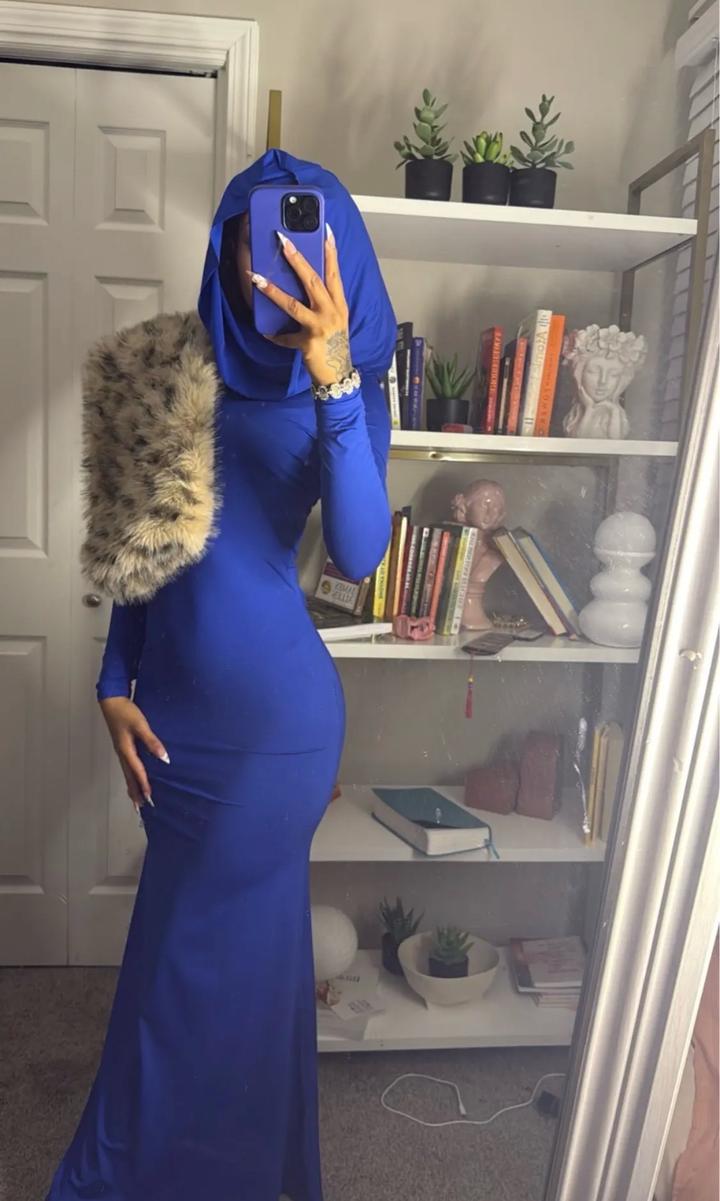 Платье с капюшоном