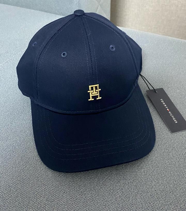 Кепка от Tommy Hilfiger