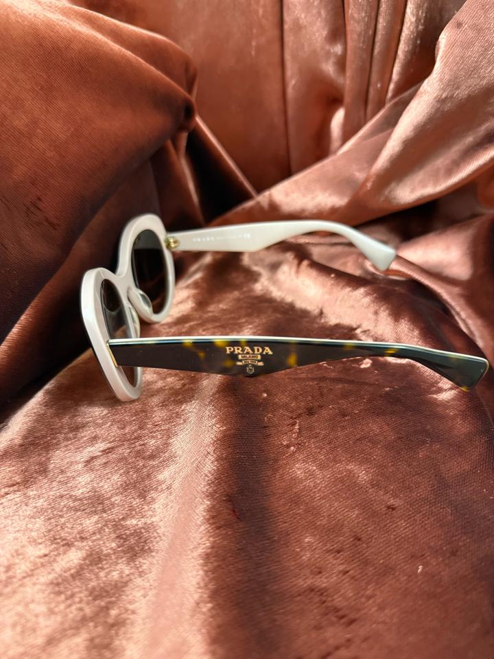 Очки Prada