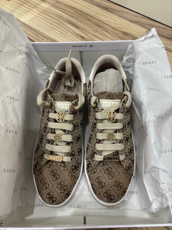 Кеды от Guess