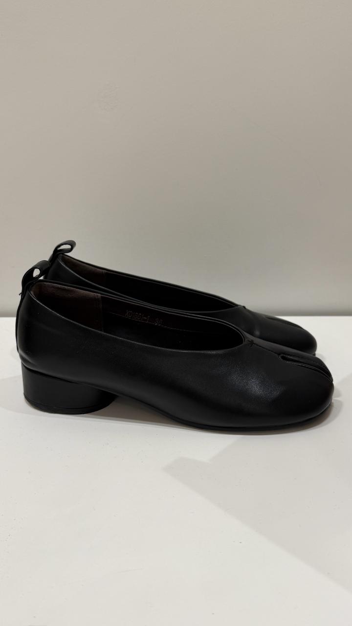 Tabi ballet flats
