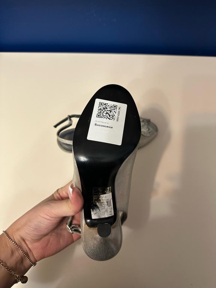 Босоножки Stuart Weitzman