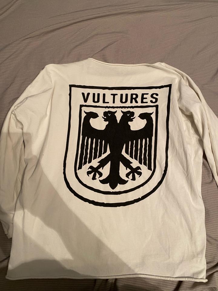 VULTURES YE