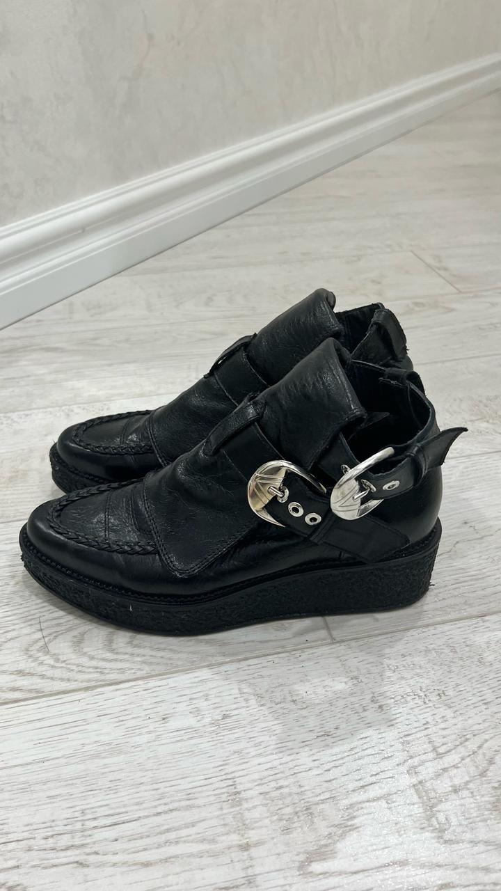 Продаются ботинки