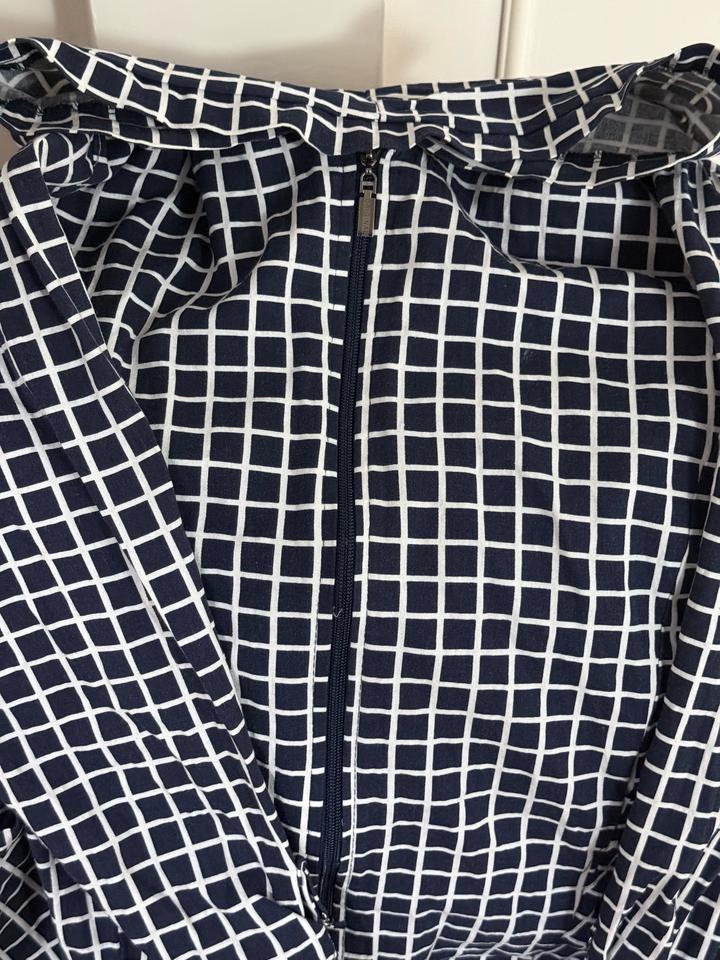 Ветровка женская