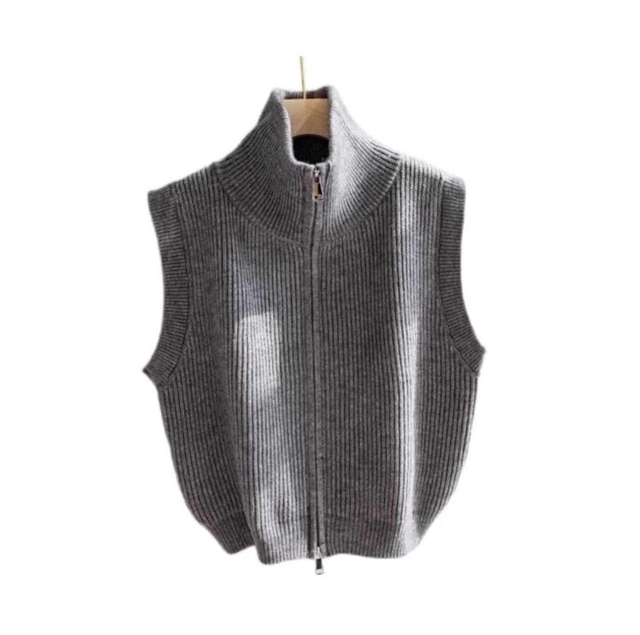 Теплая жилетка