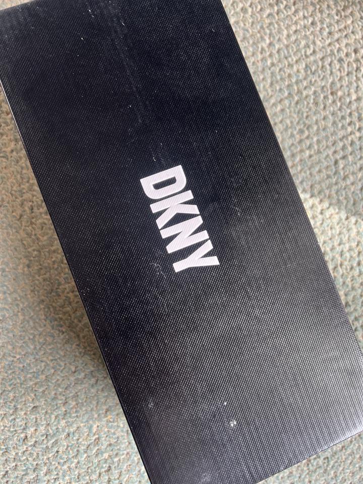 Шлепанцы DKNY