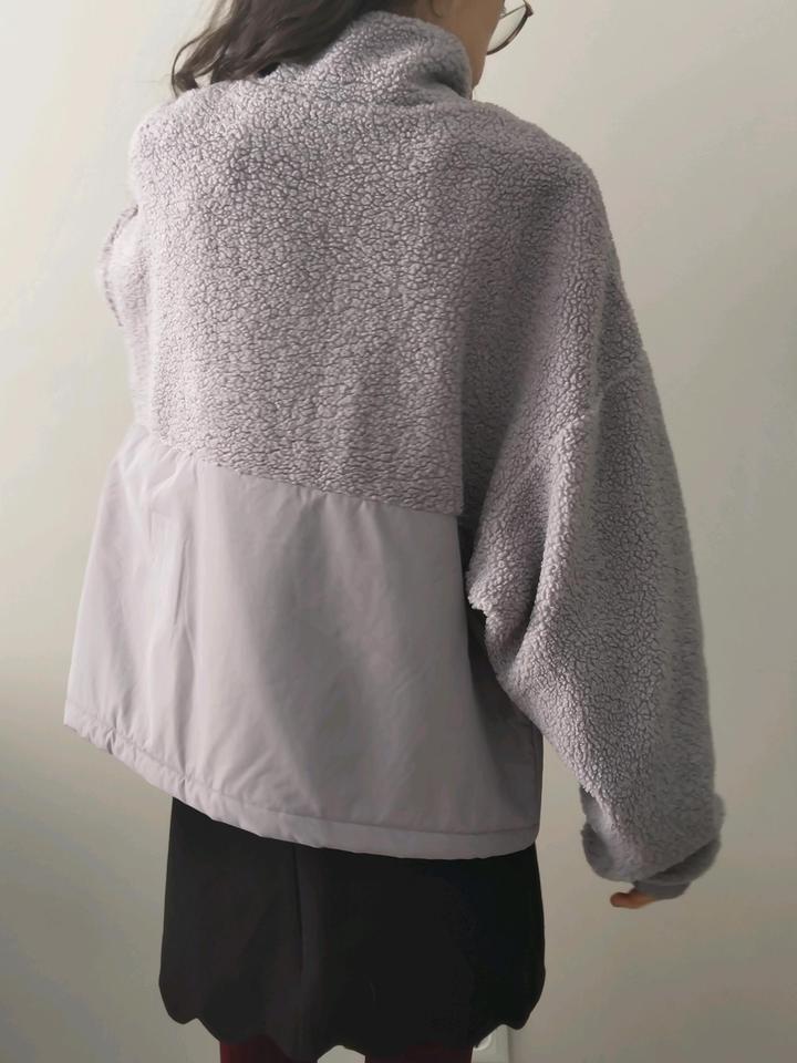 Сиреневый джемпер, верхняя одежда