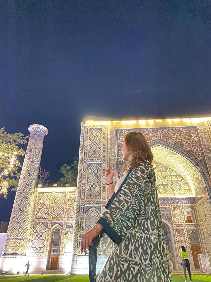 Продаю абайю 🌸Как раз на лето — лёгкая, красивая ткань, очень приятная к телу. ✨