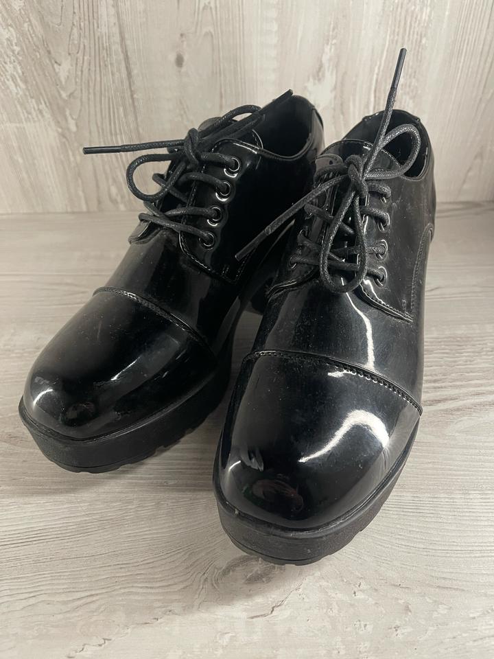 Черные лаковые туфли Cropp