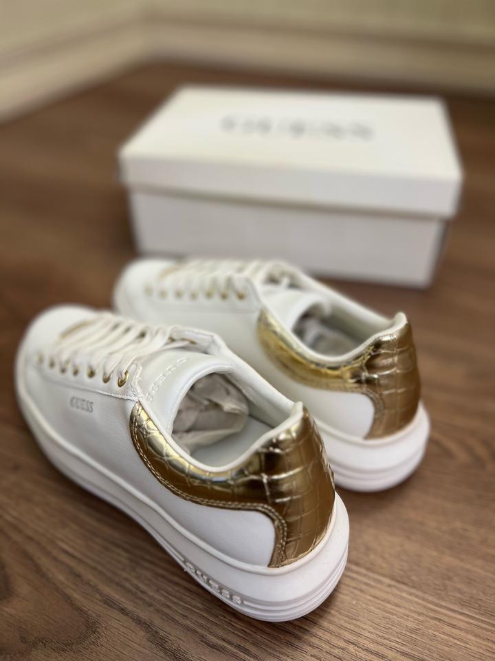 Кроссовки Guess