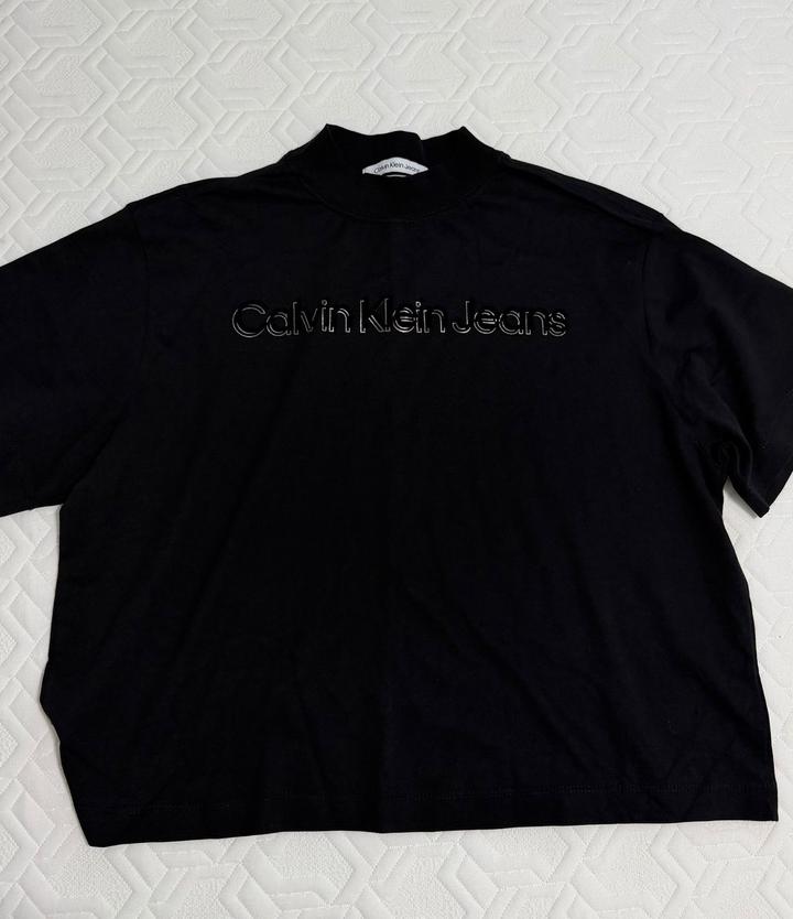 Черная футболка