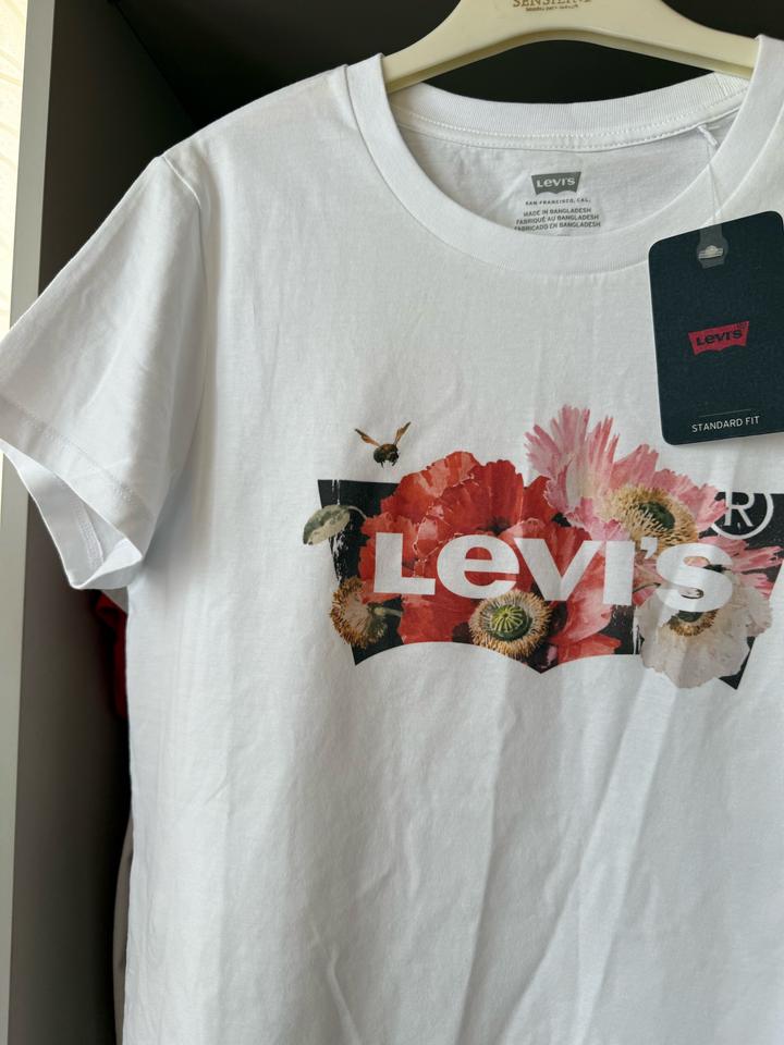 Футболка от Levi’s