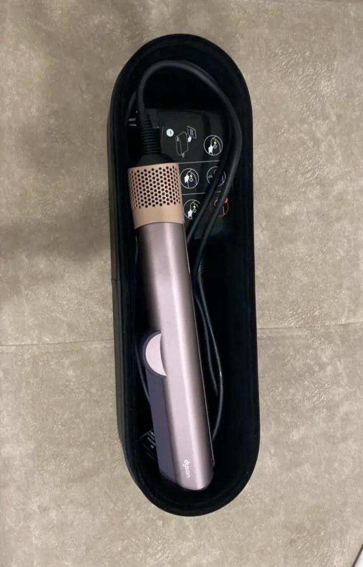 Dyson Airstrait оригинал, фиолетовый, почти новый.