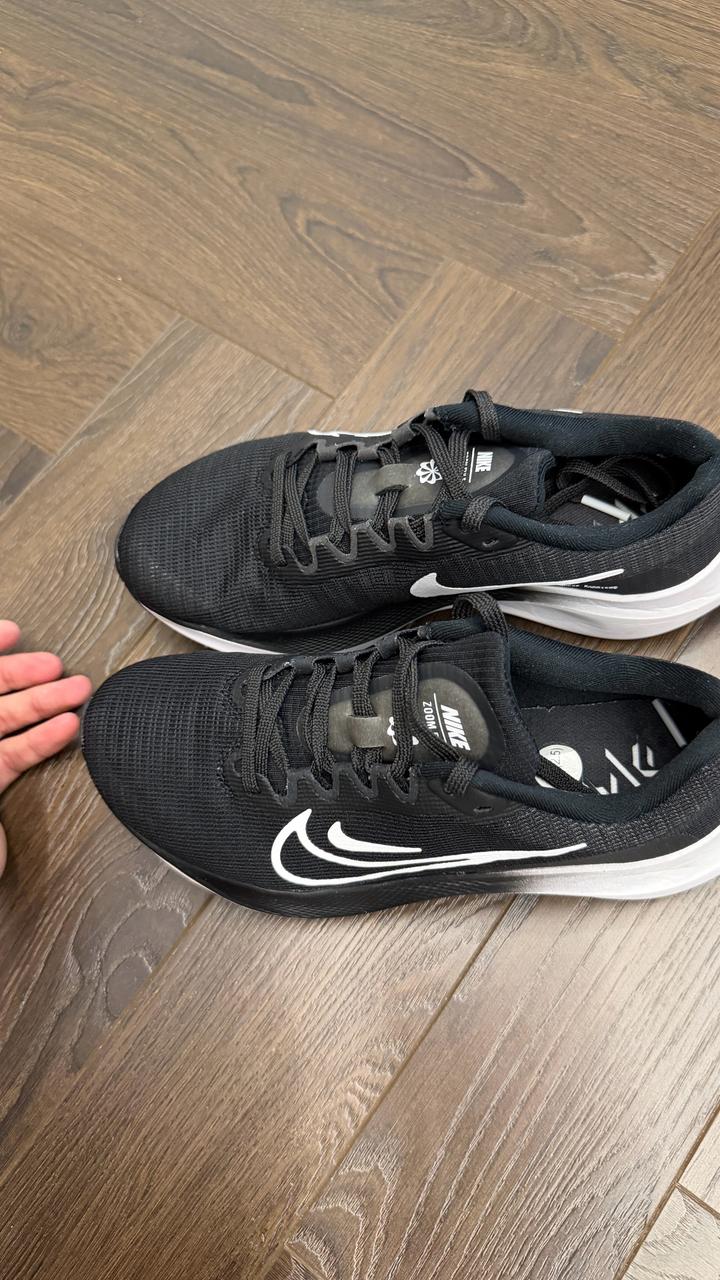Кроссовки Nike оригинал 37.5 размер