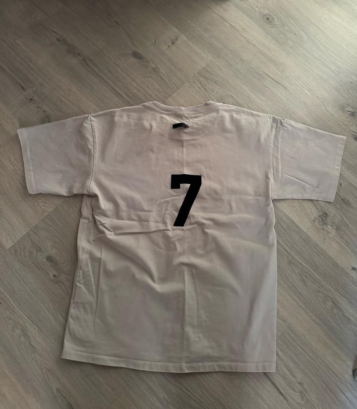 Футболка от FEAR OF GOD