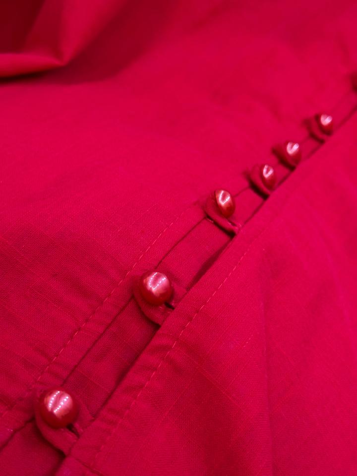 Красное платье изо льна