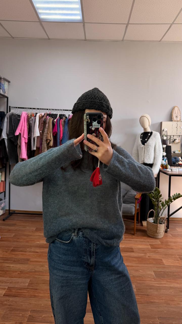 Вязаный свитер паутинка