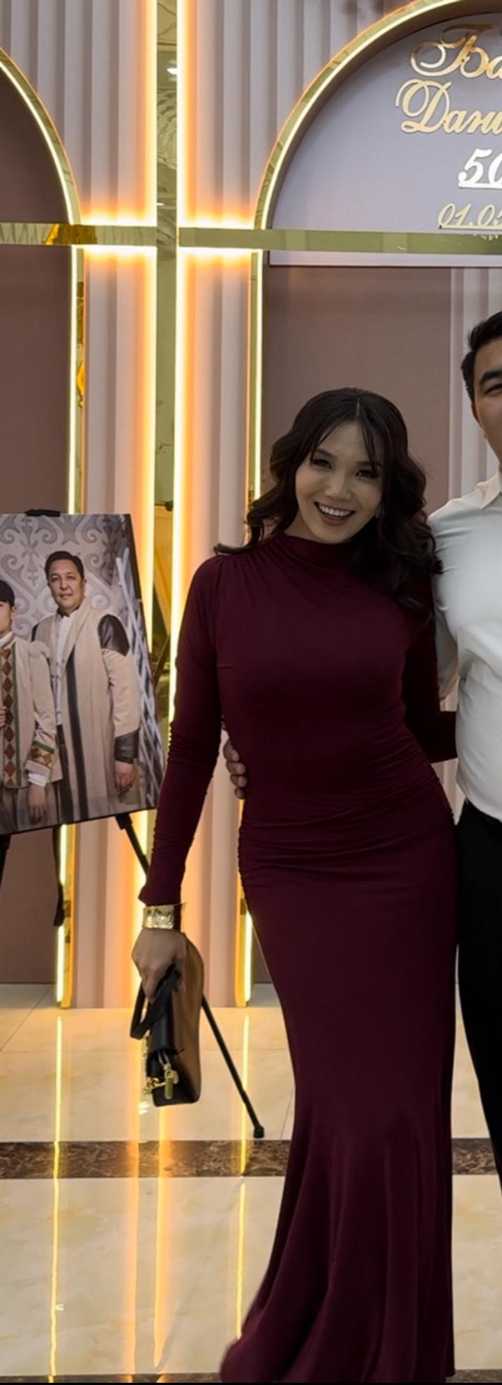 Красивое силуэтное платье