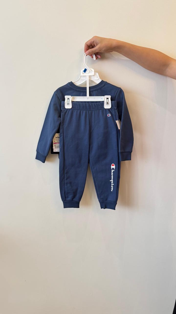 Новый детский спортивный костюм