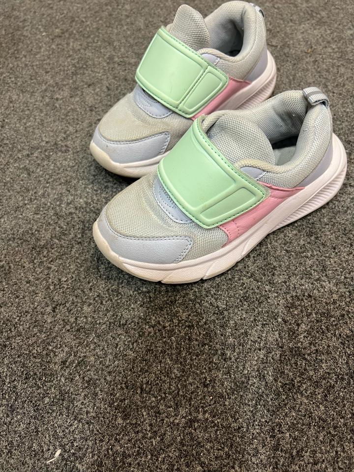 Кроссовки 27р