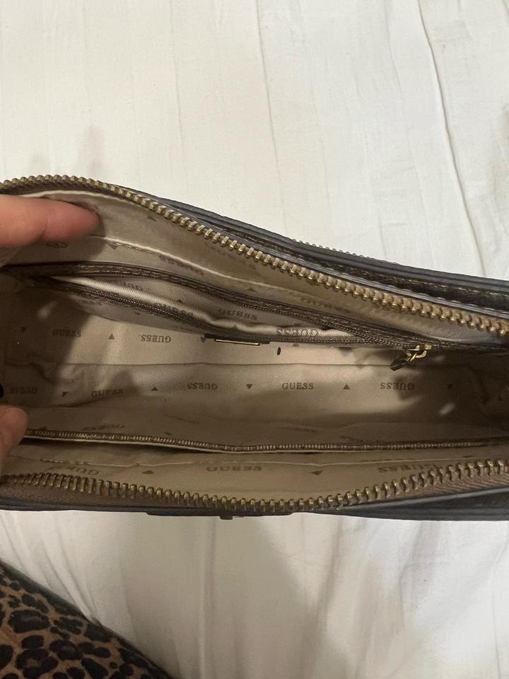 Сумка багет от guess