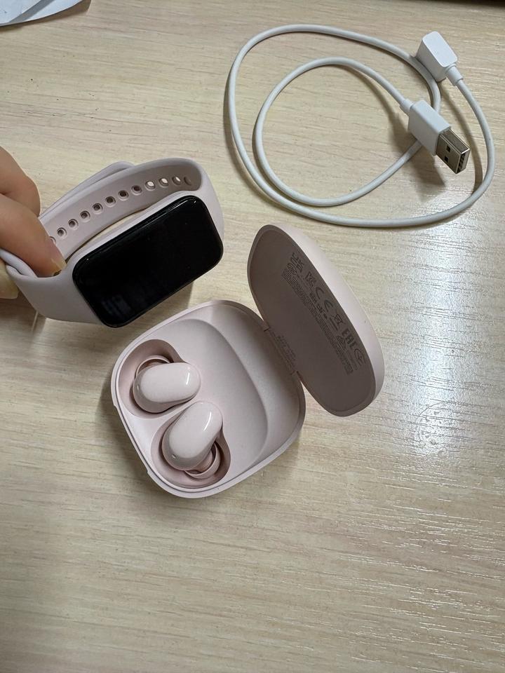 Продам новые наушники 🎧 + фитнес браслет бренд Xiaomi