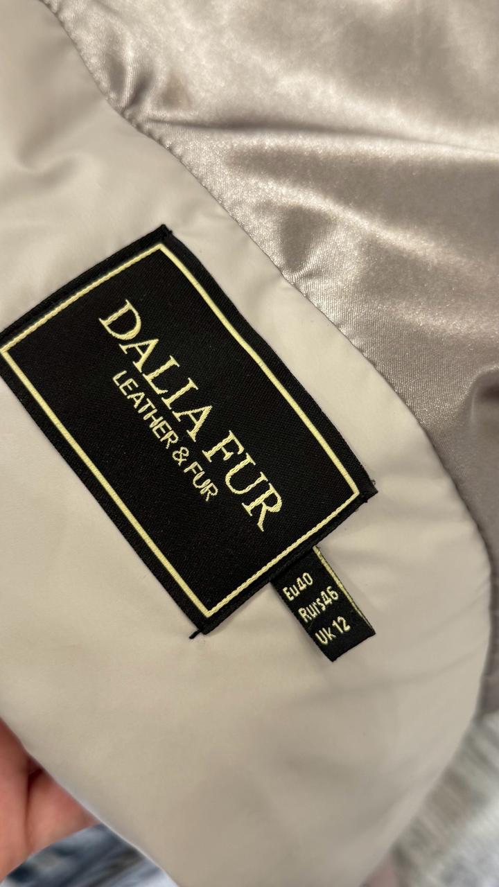 Демисезонная пальто-куртка, стеганая, почти новая