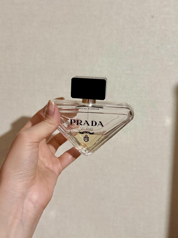 Prada paradoxe virtual flower