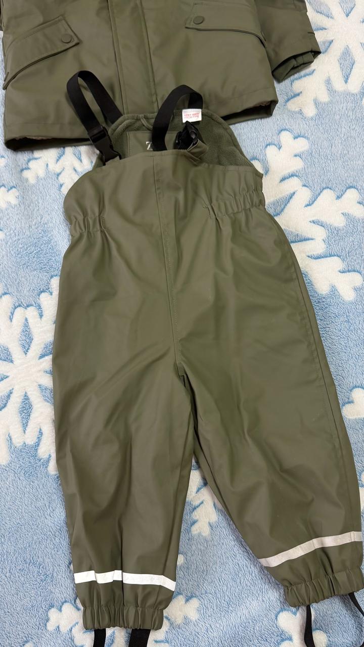 Резиновый детский костюм унисекс Zara