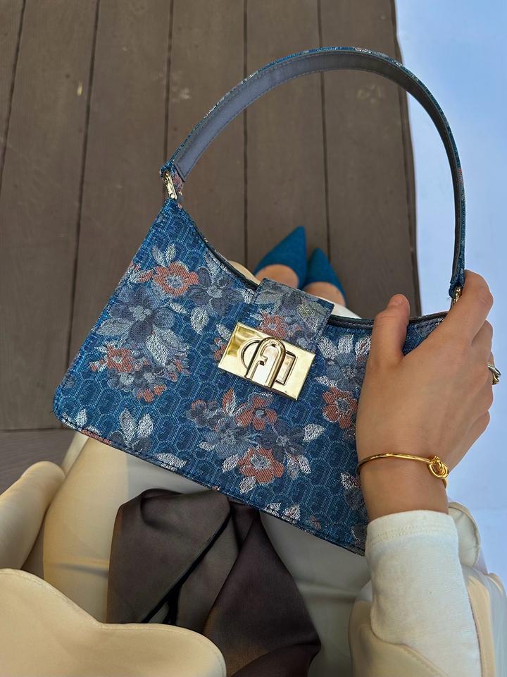 сумочка от бренда Furla