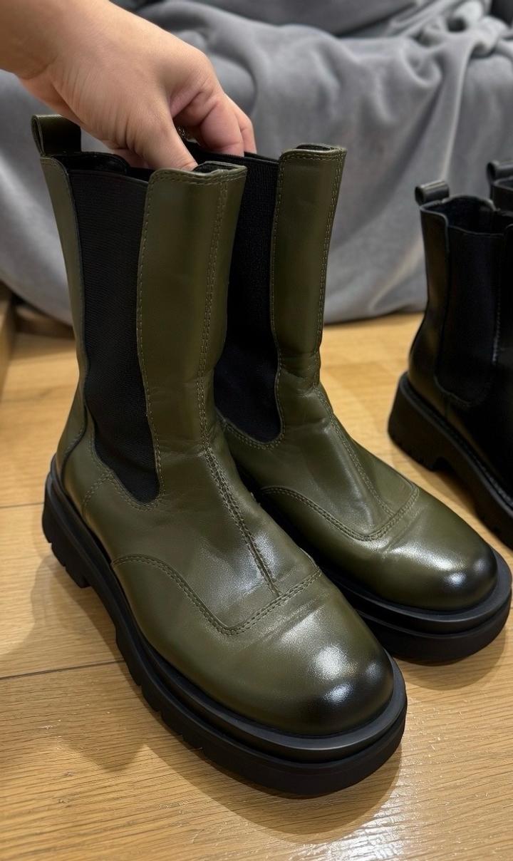 Женский ботинок