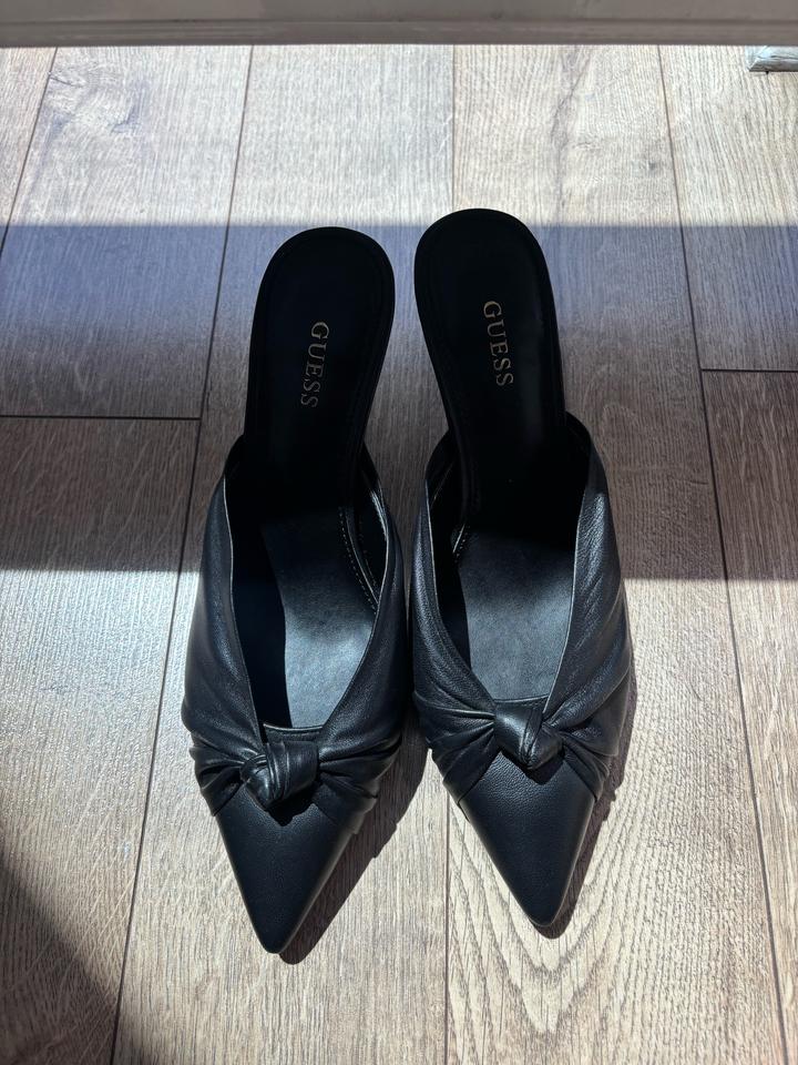 Черные кожаные мюли Guess